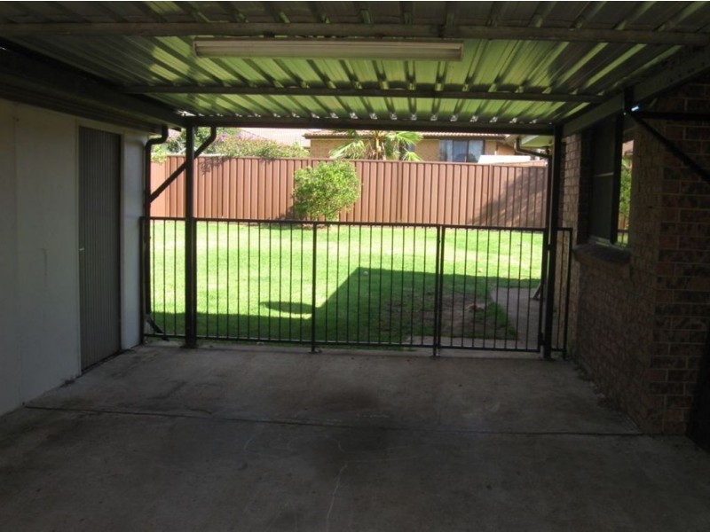 18 Wintaroo Cres, St Helens Park NSW 2560