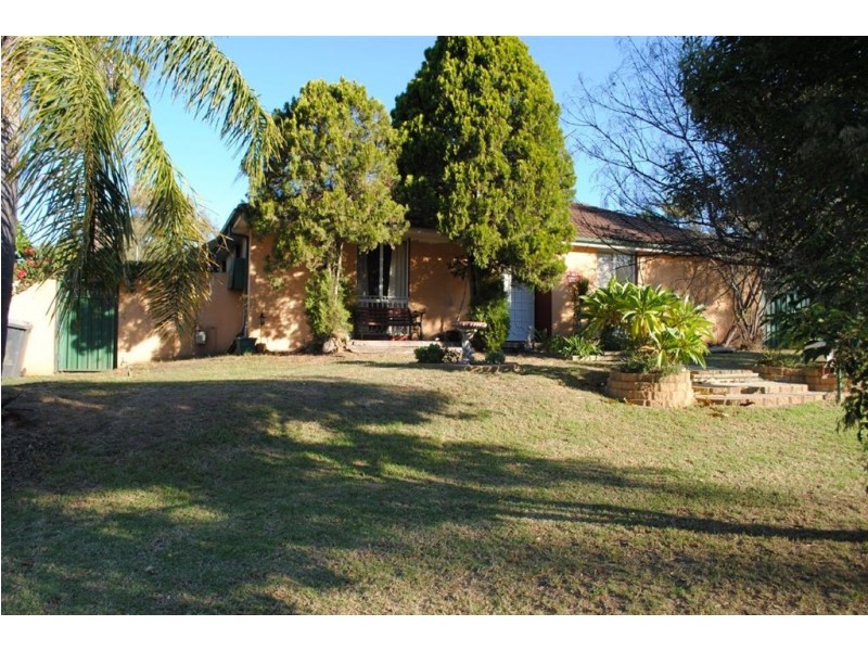 1 Gargery St, Ambarvale NSW 2560