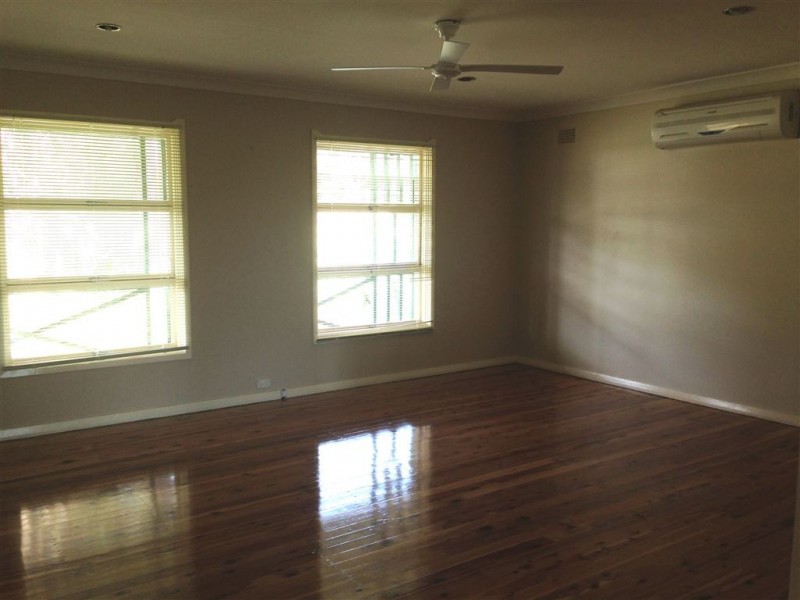 37 Dandenong Cres, Ruse NSW 2560