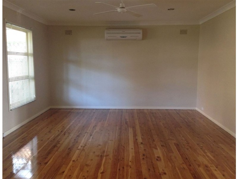 37 Dandenong Cres, Ruse NSW 2560