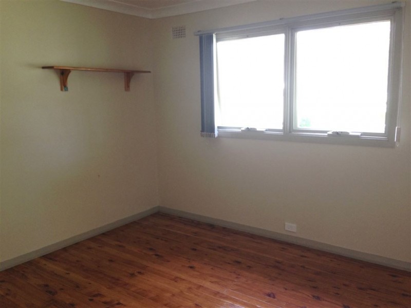 37 Dandenong Cres, Ruse NSW 2560