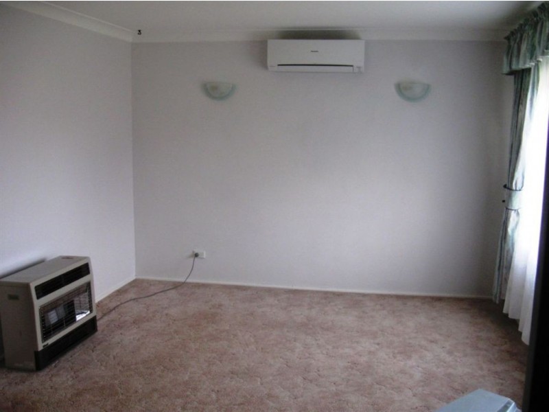 18 Richmond Cres, Campbelltown NSW 2560