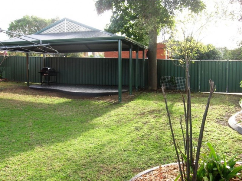 18 Richmond Cres, Campbelltown NSW 2560