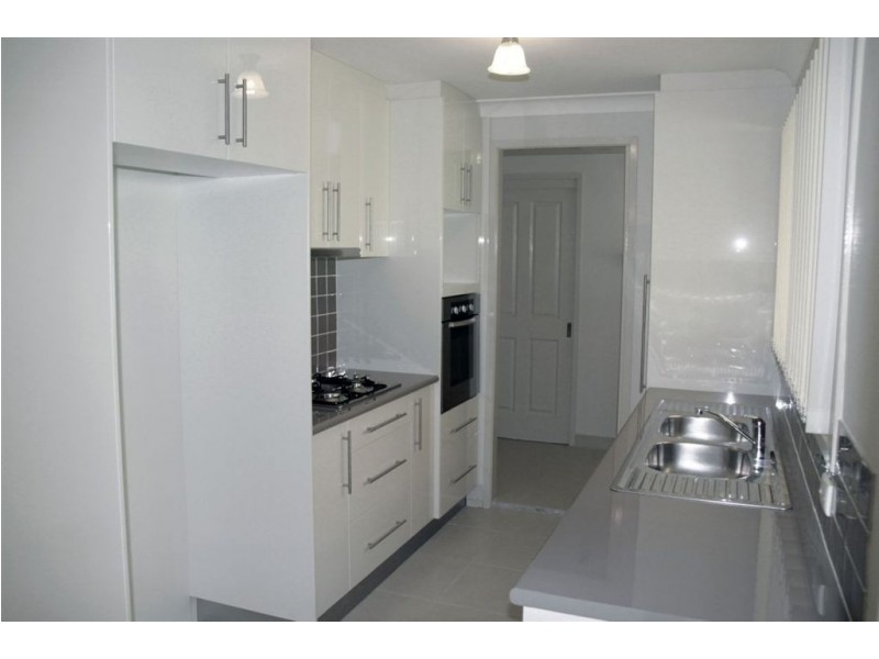 3 Capulet Pl, Rosemeadow NSW 2560
