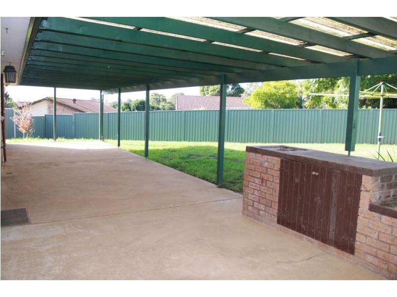 3 Capulet Pl, Rosemeadow NSW 2560