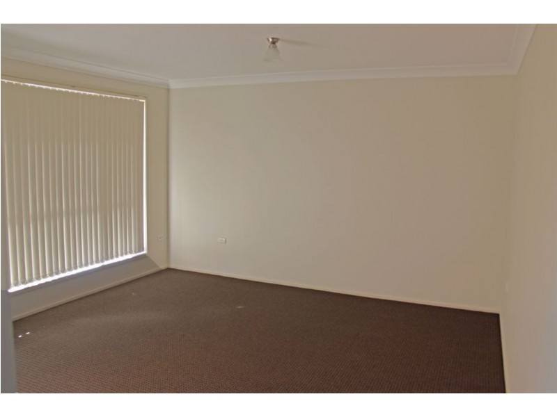3 Capulet Pl, Rosemeadow NSW 2560