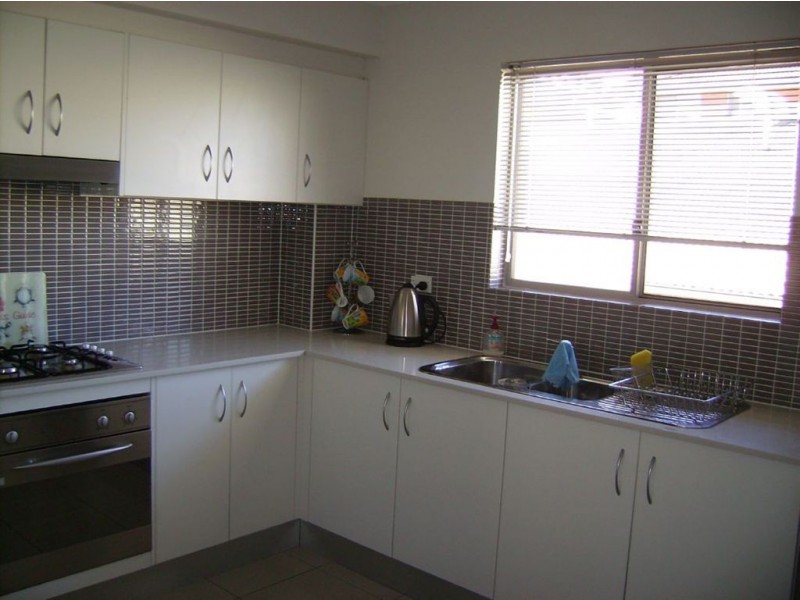 8/13 Chamberlain St, Campbelltown NSW 2560