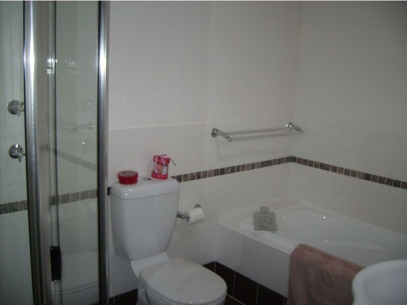 8/13 Chamberlain St, Campbelltown NSW 2560