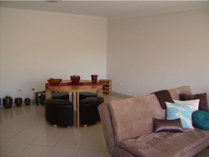 8/13 Chamberlain St, Campbelltown NSW 2560