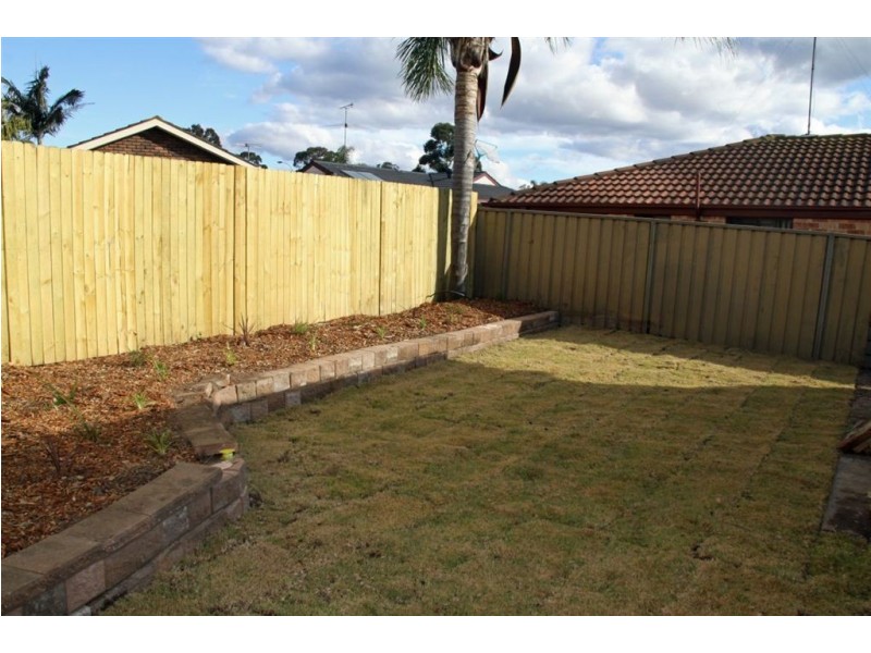 2a Mongon Pl, St Helens Park NSW 2560