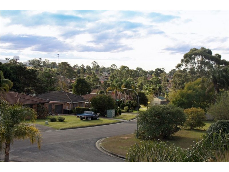 2a Mongon Pl, St Helens Park NSW 2560