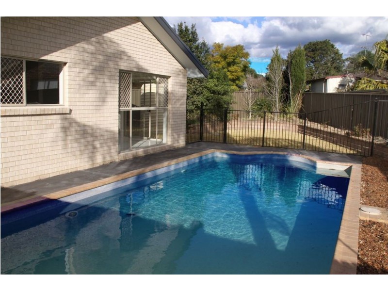 2B Mongon Pl, St Helens Park NSW 2560