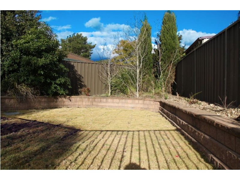 2B Mongon Pl, St Helens Park NSW 2560
