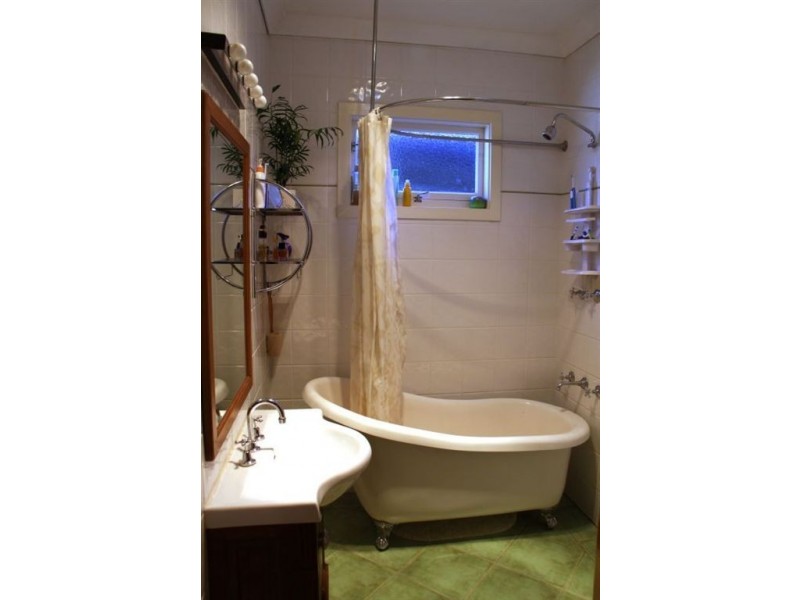 29 Brudenell Ave, Leumeah NSW 2560