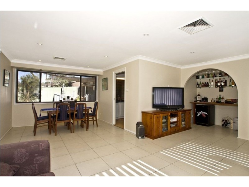 276 St Johns rd, Bradbury NSW 2560