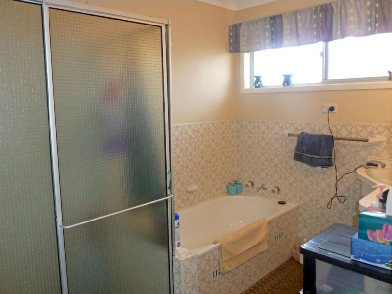 210 St Johns rd, Bradbury NSW 2560