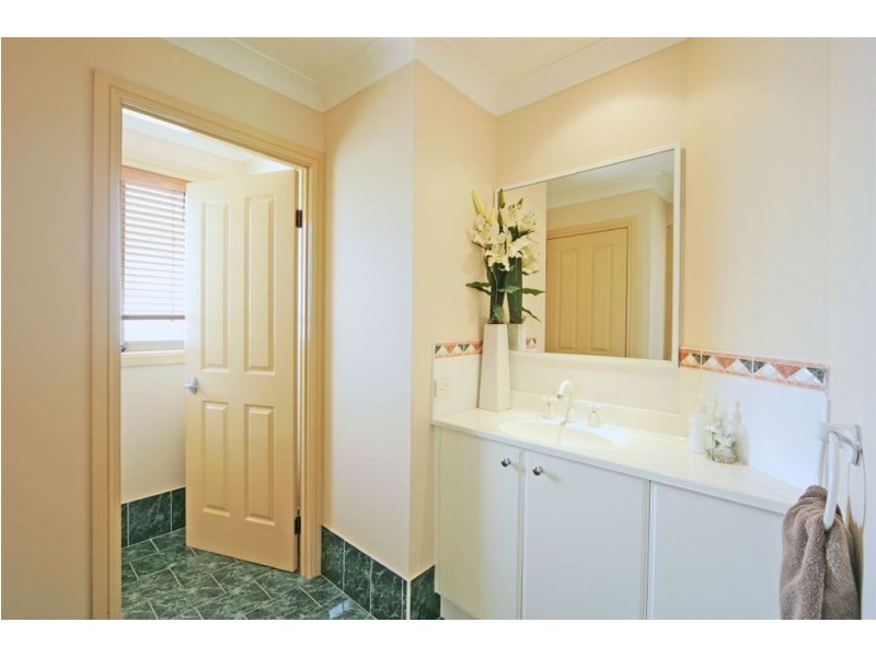 1 Mountain View Ave, Glen Alpine NSW 2560