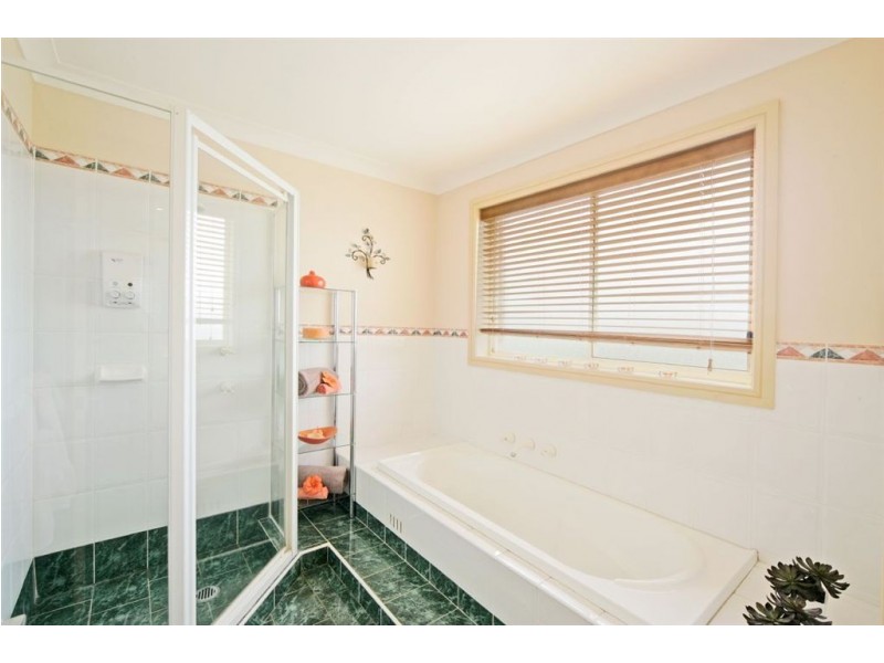 1 Mountain View Ave, Glen Alpine NSW 2560