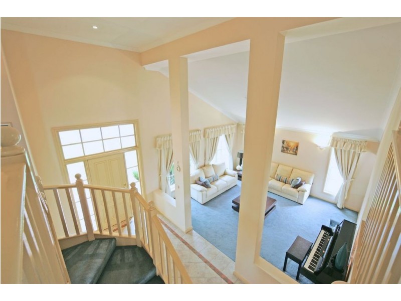 1 Mountain View Ave, Glen Alpine NSW 2560