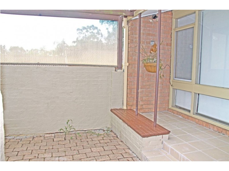 8/42 Woodhouse Dr, Ambarvale NSW 2560