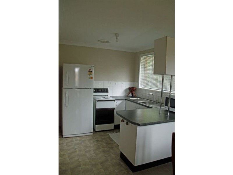 4 Moncreiff pl, St Helens Park NSW 2560