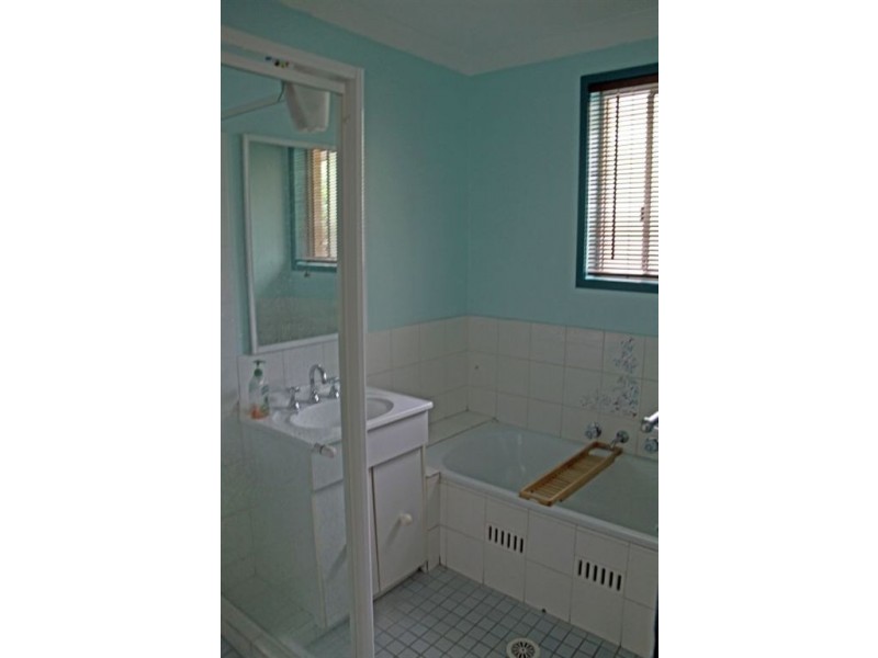 4 Moncreiff pl, St Helens Park NSW 2560