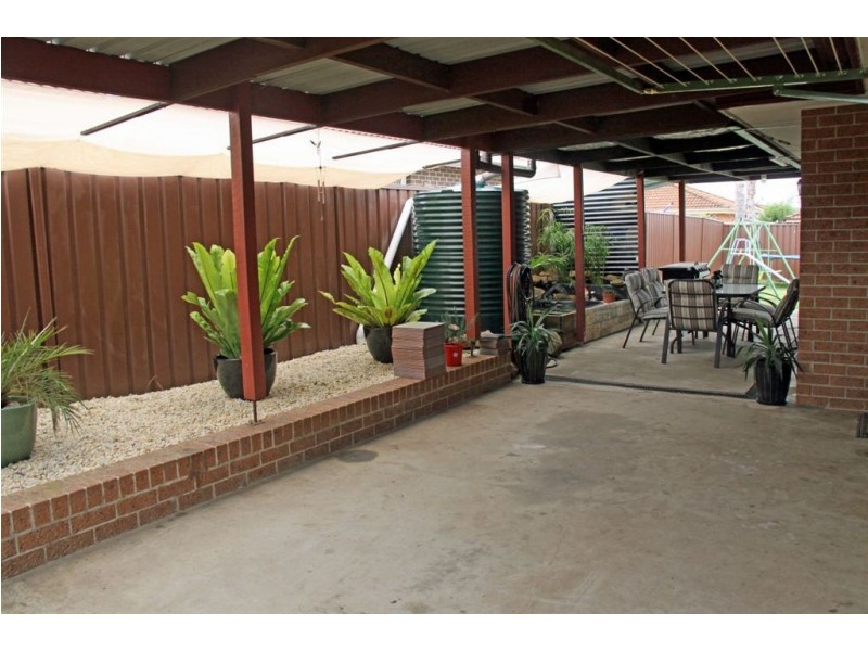 4 Moncreiff pl, St Helens Park NSW 2560