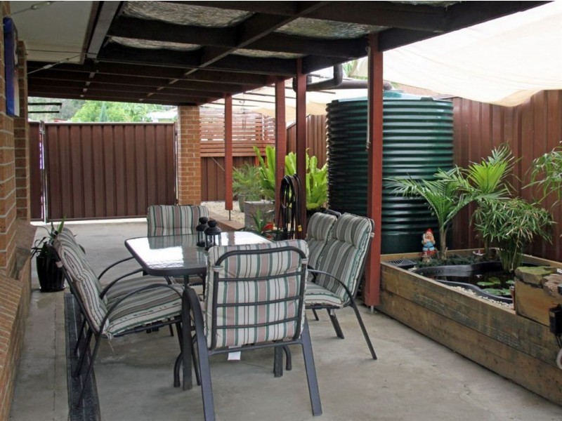 4 Moncreiff pl, St Helens Park NSW 2560