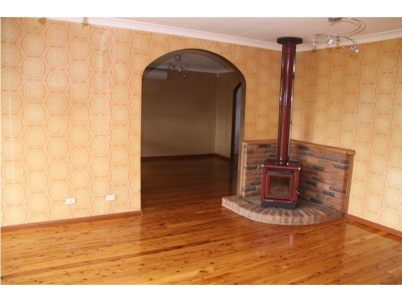 25 Pine Ave, Bradbury NSW 2560