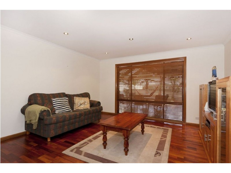 54 Crommelin Crescent, St Helens Park NSW 2560