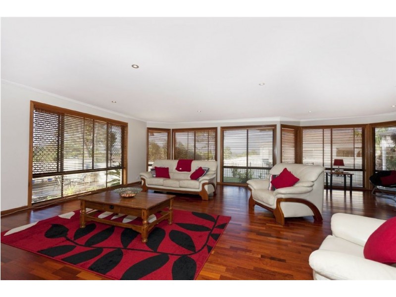 54 Crommelin Crescent, St Helens Park NSW 2560