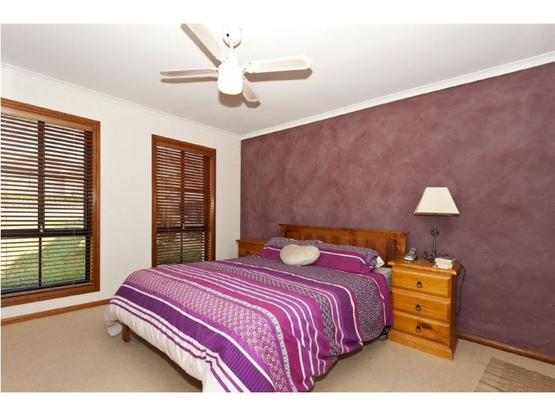 54 Crommelin Crescent, St Helens Park NSW 2560