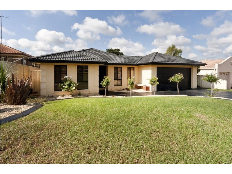 54 Crommelin Crescent, St Helens Park NSW 2560