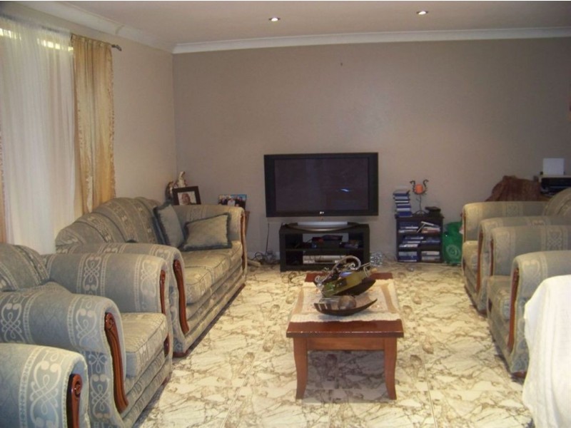 77 St Helens Park Drive, St Helens Park NSW 2560