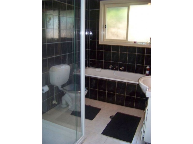 77 St Helens Park Drive, St Helens Park NSW 2560