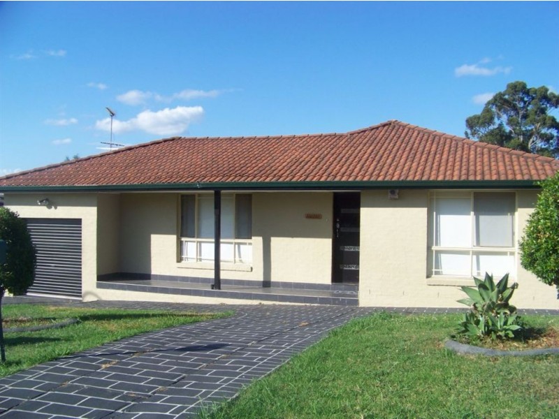 77 St Helens Park Drive, St Helens Park NSW 2560