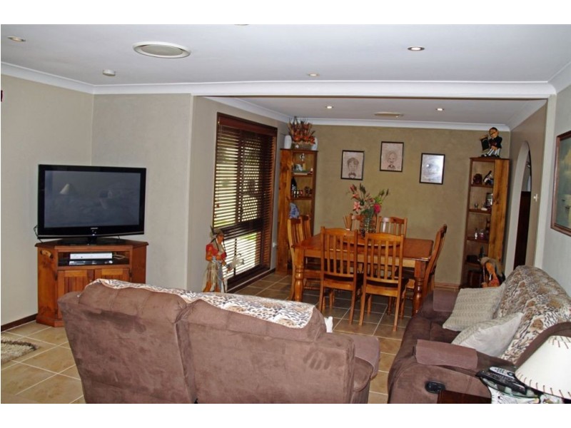 16 Juilet Close, Rosemeadow NSW 2560