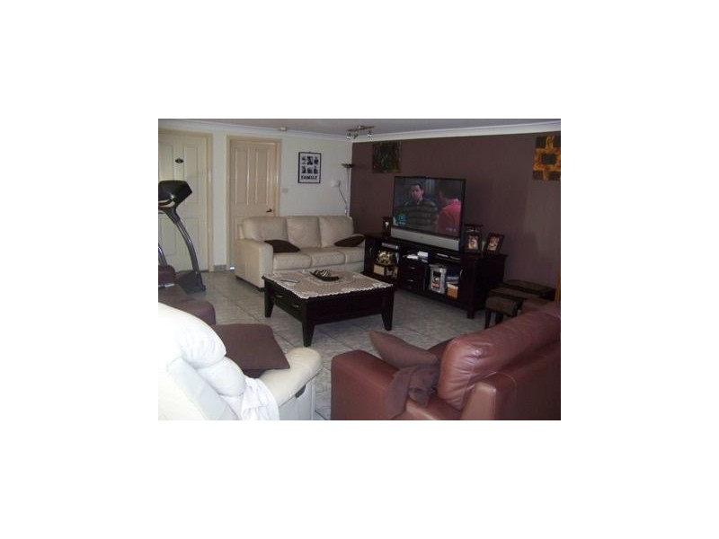 77 St Helens Park Drive, St Helens Park NSW 2560