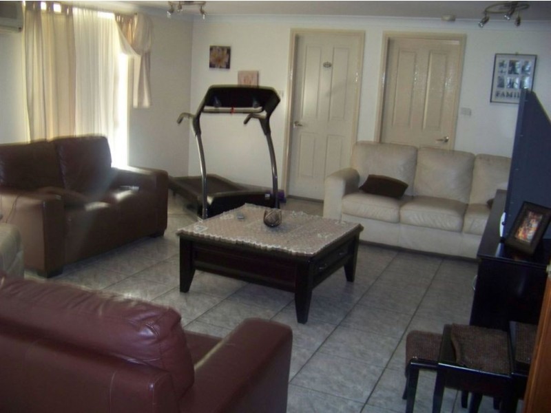 77 St Helens Park Drive, St Helens Park NSW 2560