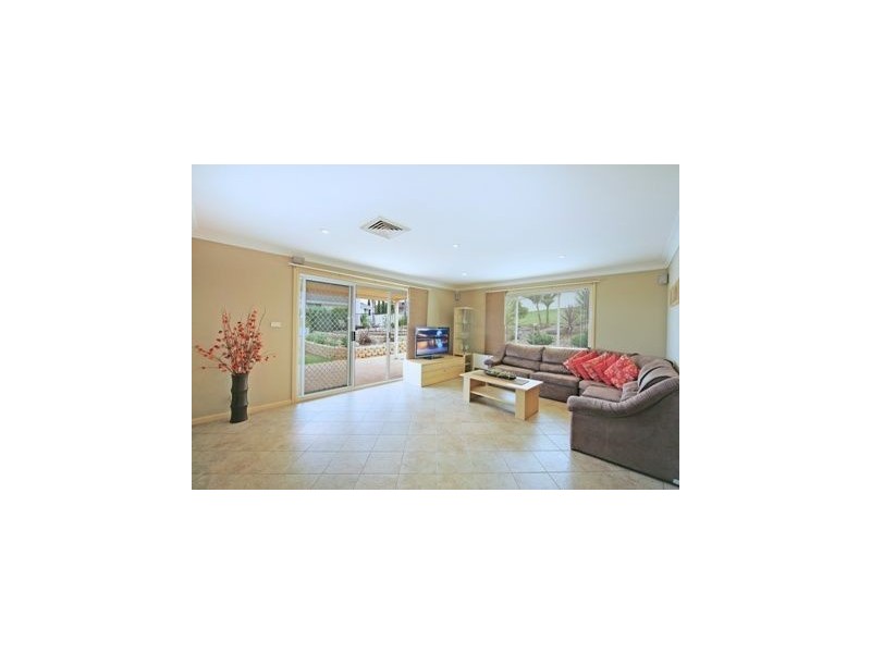 1 Mountainview Ave, Glen Alpine NSW 2560