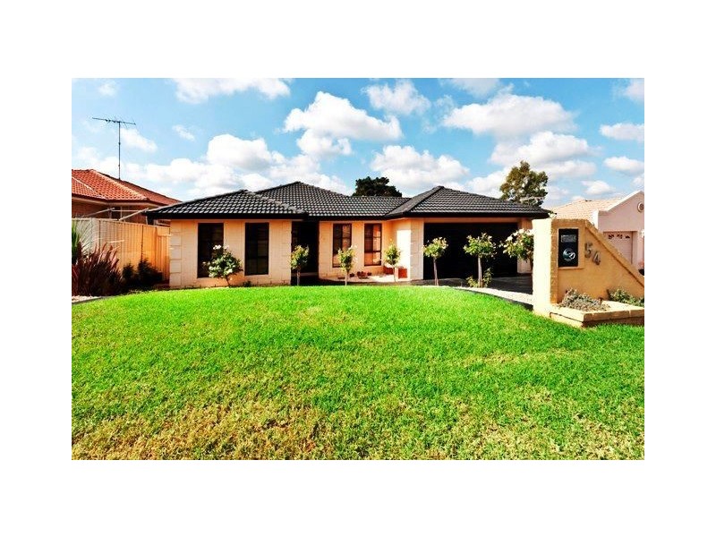 54 Crommelin Cres, St Helens Park NSW 2560