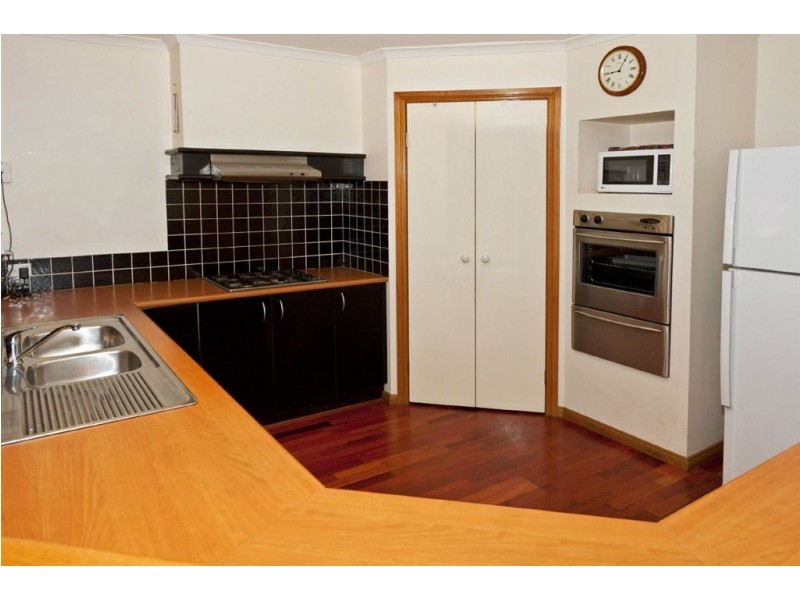 54 Crommelin Cres, St Helens Park NSW 2560