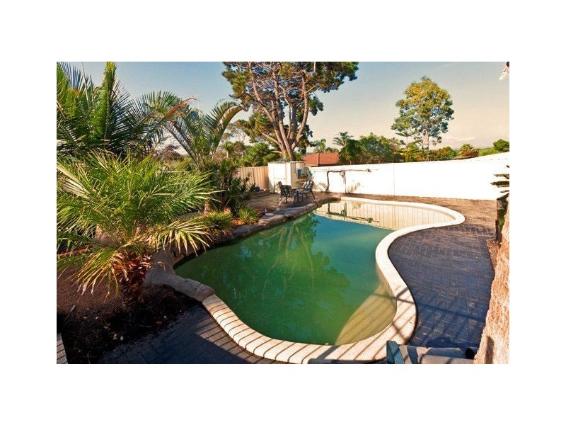 54 Crommelin Cres, St Helens Park NSW 2560