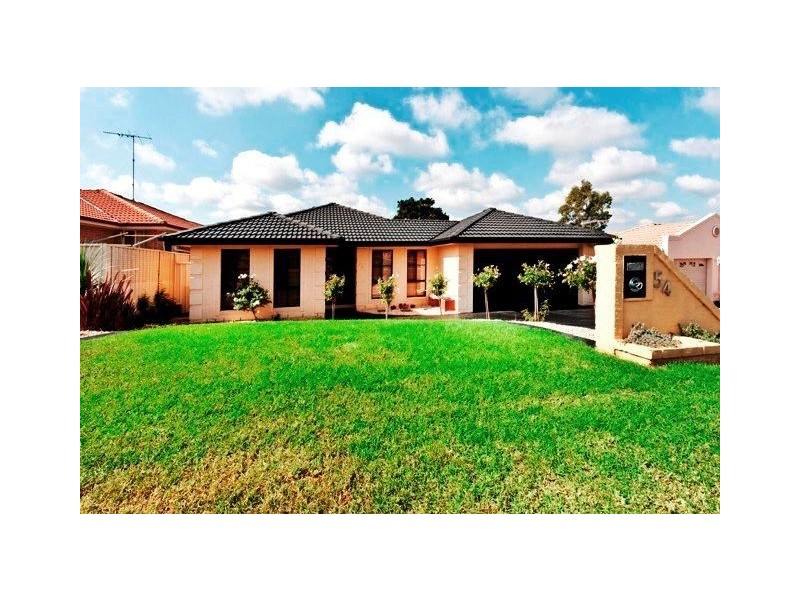 54 Crommelin Cres, St Helens Park NSW 2560