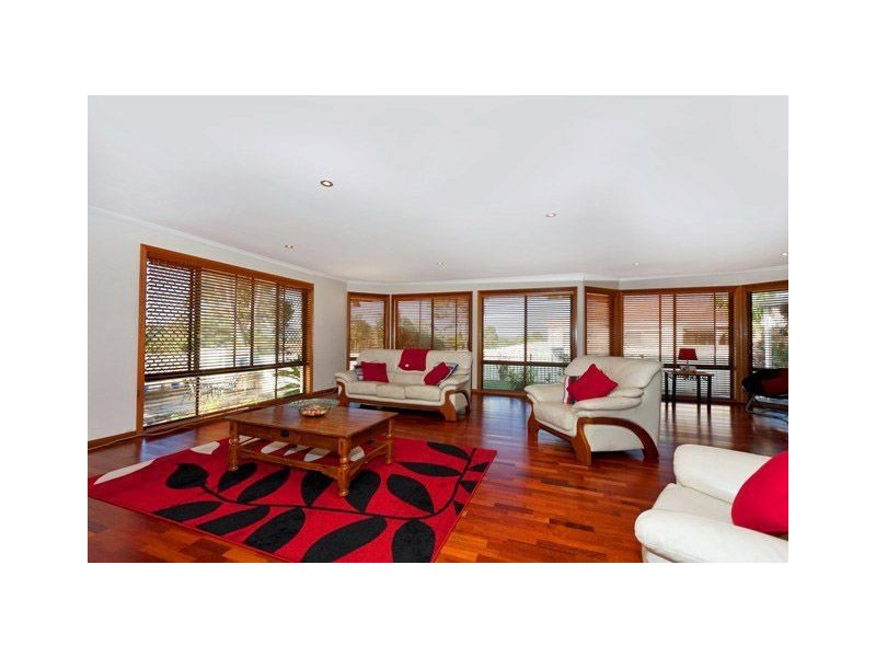 54 Crommelin Cres, St Helens Park NSW 2560