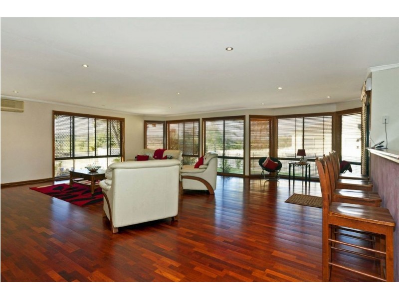 54 Crommelin Cres, St Helens Park NSW 2560