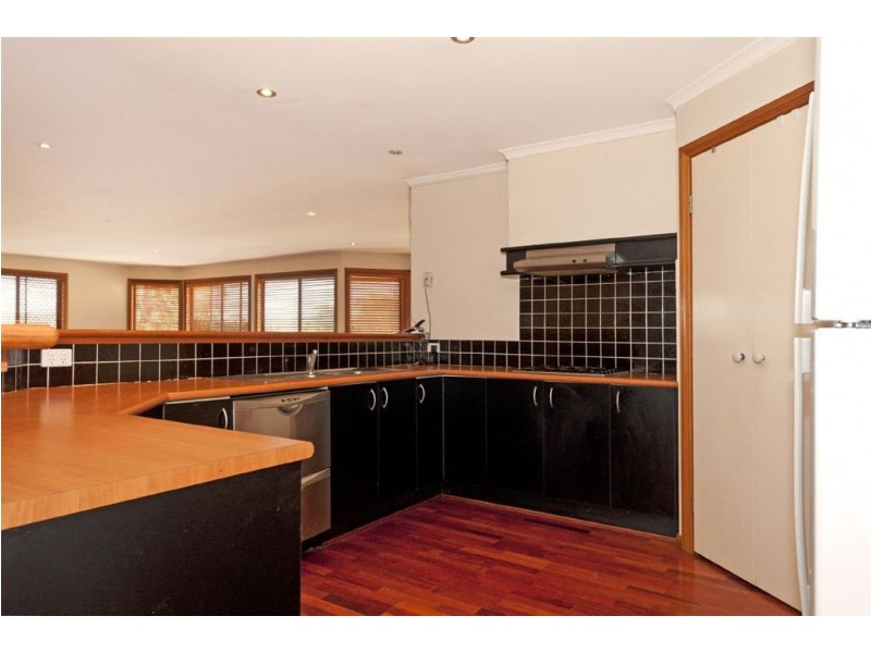 54 Crommelin Cres, St Helens Park NSW 2560