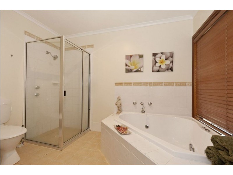 54 Crommelin Cres, St Helens Park NSW 2560