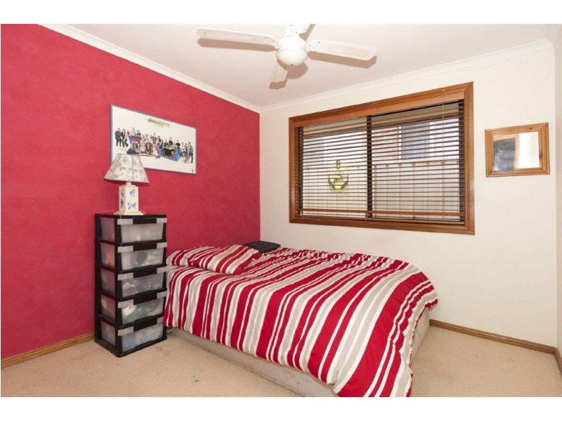 54 Crommelin Cres, St Helens Park NSW 2560