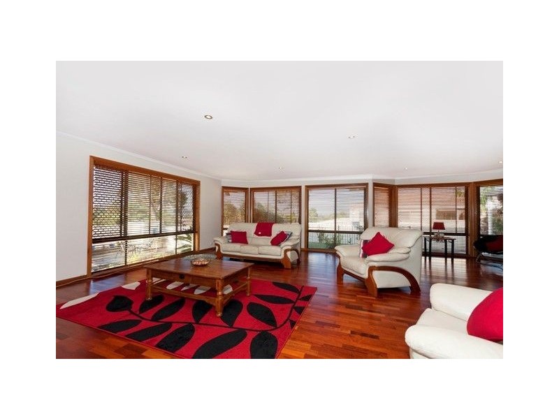 54 Crommelin Crescent, St Helens Park NSW 2560